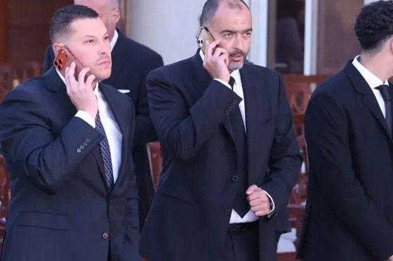 النجوم في عزاء هاني شاكر: تامر حسني، يسرا، دنيا وإيمي سمير غانم، حسبن فهمي، هيفاء وهبي، أنغام، ولبلبة صورة رقم 16 النجوم في عزاء هاني شاكر: تامر حسني، يسرا، دنيا وإيمي سمير غانم، حسبن فهمي، هيفاء وهبي، أنغام، ولبلبة صورة رقم 16