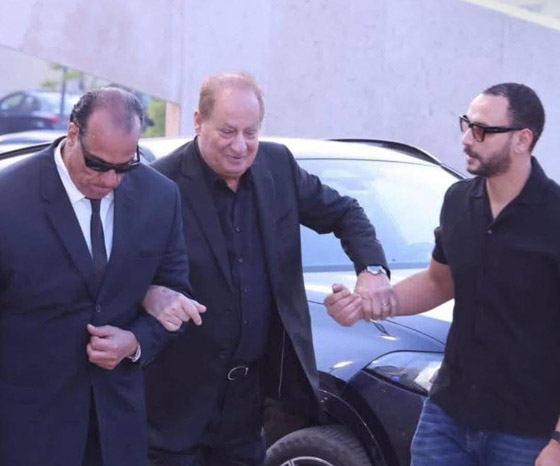 النجوم في عزاء هاني شاكر: تامر حسني، يسرا، دنيا وإيمي سمير غانم، حسبن فهمي، هيفاء وهبي، أنغام، ولبلبة صورة رقم 17 النجوم في عزاء هاني شاكر: تامر حسني، يسرا، دنيا وإيمي سمير غانم، حسبن فهمي، هيفاء وهبي، أنغام، ولبلبة صورة رقم 17