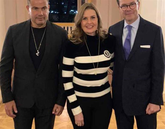 أول رد من عمرو دياب على أتهامه بإحراج يسرا أمام الجمهور وخطف الميكروفون من يدها: أنا إنسان متواضع صورة رقم 4