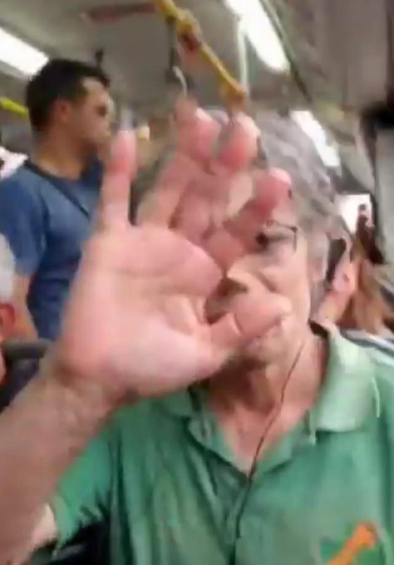 شبيه مايكل جاكسون يذهل الجمهور ويثير الجدل عالمياً! هل ما زال النجم العالمي على قيد الحياة؟ صورة رقم 1 شبيه مايكل جاكسون يذهل الجمهور ويثير الجدل عالمياً! هل ما زال النجم العالمي على قيد الحياة؟ صورة رقم 1