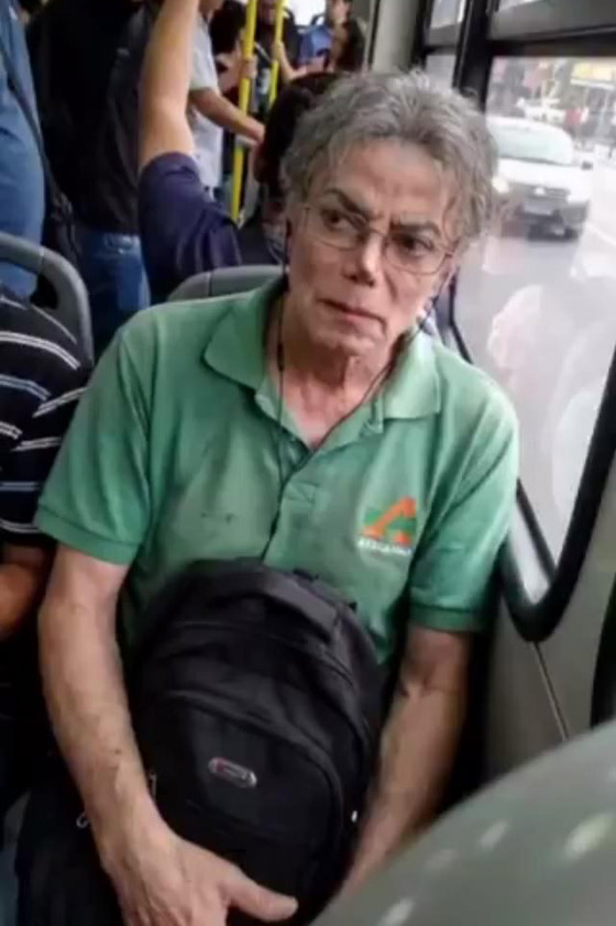 شبيه مايكل جاكسون يذهل الجمهور ويثير الجدل عالمياً! هل ما زال النجم العالمي على قيد الحياة؟ صورة رقم 7 شبيه مايكل جاكسون يذهل الجمهور ويثير الجدل عالمياً! هل ما زال النجم العالمي على قيد الحياة؟ صورة رقم 7