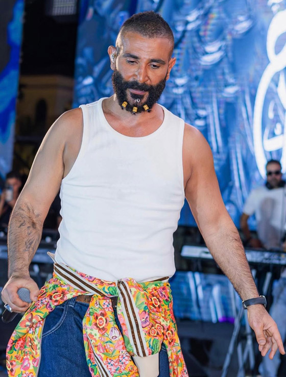 الانتقادات تلاحق أحمد سعد بسبب نيو لوك إطلالته الأخيرة الغريبة.. والجمهور: اختياراتك فعلا مدمرة حياتك! صورة رقم 3
