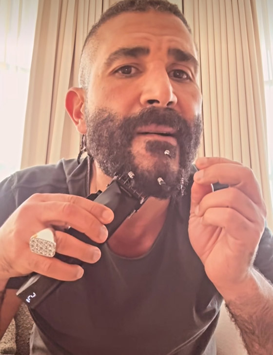 بعد موجة انتقادات واسعة: أحمد سعد يحلق شعره الطويل ويزيل اكسسوارات ذقنه ويقول: توبة! صورة رقم 2