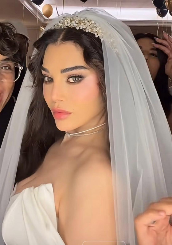 عرس هيفاء وهبي المفاجئ يذهل جمهورها.. ظهرت جميلة بفستان الزفاف والزغاريد مع عريسها سانت ليفانت فما الحكاية؟ صورة رقم 1 عرس هيفاء وهبي المفاجئ يذهل جمهورها.. ظهرت جميلة بفستان الزفاف والزغاريد مع عريسها سانت ليفانت فما الحكاية؟ صورة رقم 1