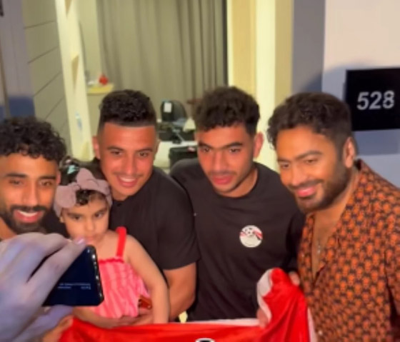 تامر حسني يحتفل مع نجوم المنتخب المصري بعد الإنجاز التاريخى صورة رقم 2 تامر حسني يحتفل مع نجوم المنتخب المصري بعد الإنجاز التاريخى صورة رقم 2