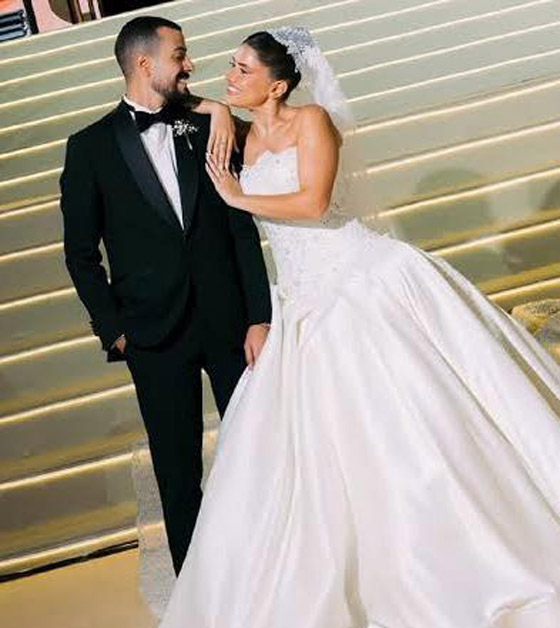 الفنانة ديانا هشام تحتفل بزفافها مع اصدقائها الفنانين والأهل، بإطلالة ناعمة خطفت الانظار صورة رقم 3 الفنانة ديانا هشام تحتفل بزفافها مع اصدقائها الفنانين والأهل، بإطلالة ناعمة خطفت الانظار صورة رقم 3