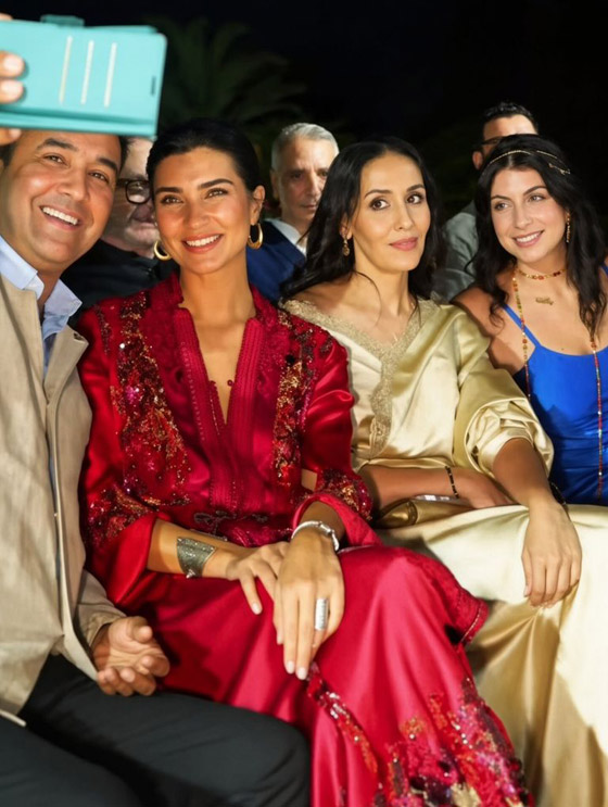 توبا بيوكستون في مهرجان مراكش تتألق بقفطان مغربي مميز صورة رقم 2