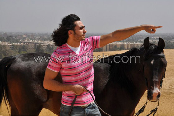 محمد عامر يحتفل بعيد ميلاده وسط حشد من اصدقاؤه  صورة رقم 10