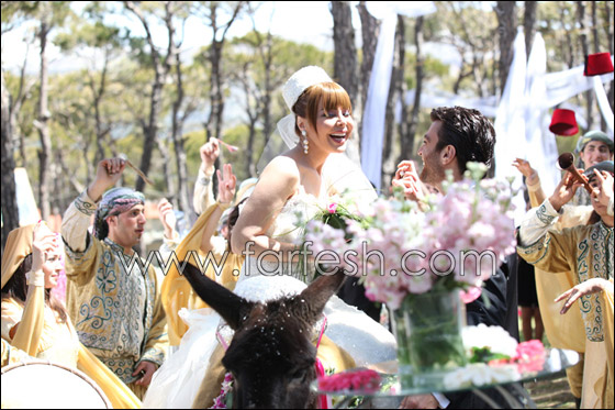 رولا سعد عاشقة تبحث عن خطيبها لتحتفل بزفافها!!  صورة رقم 2