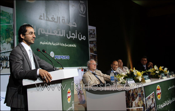 احمد حلمي لمسلسلات: زوجتي منى زكي تحولت الى 