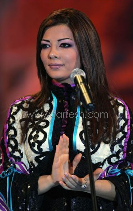 اليسا سعيدة بحصول اصالة على لقب افضل فنانة عربية لعام 2012 صورة رقم 16