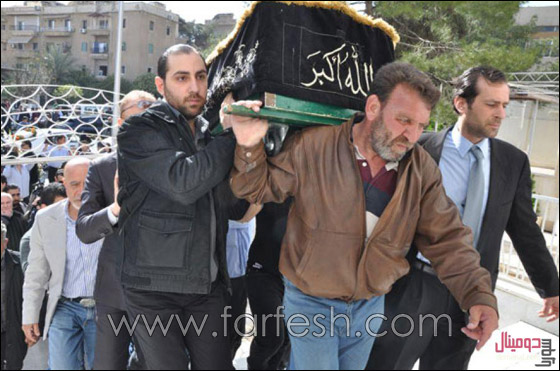 بالصور.. تشييع جثمان الفنان خالد تاجا بحضور الفنانين السوريين صورة رقم 8 بالصور.. تشييع جثمان الفنان خالد تاجا بحضور الفنانين السوريين صورة رقم 8
