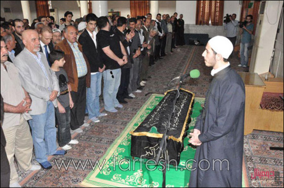 بالصور.. تشييع جثمان الفنان خالد تاجا بحضور الفنانين السوريين صورة رقم 32 بالصور.. تشييع جثمان الفنان خالد تاجا بحضور الفنانين السوريين صورة رقم 32