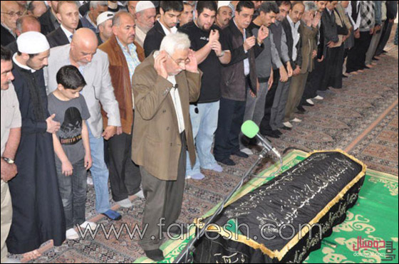 بالصور.. تشييع جثمان الفنان خالد تاجا بحضور الفنانين السوريين صورة رقم 10 بالصور.. تشييع جثمان الفنان خالد تاجا بحضور الفنانين السوريين صورة رقم 10