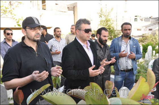 بالصور.. تشييع جثمان الفنان خالد تاجا بحضور الفنانين السوريين صورة رقم 9 بالصور.. تشييع جثمان الفنان خالد تاجا بحضور الفنانين السوريين صورة رقم 9