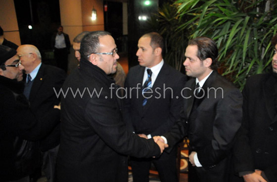 عمرو موسى وحماقي يتصدرون عزاء عامر منيب!!  صورة رقم 4