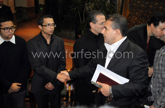 عمرو موسى وحماقي يتصدرون عزاء عامر منيب!!  صورة رقم 8