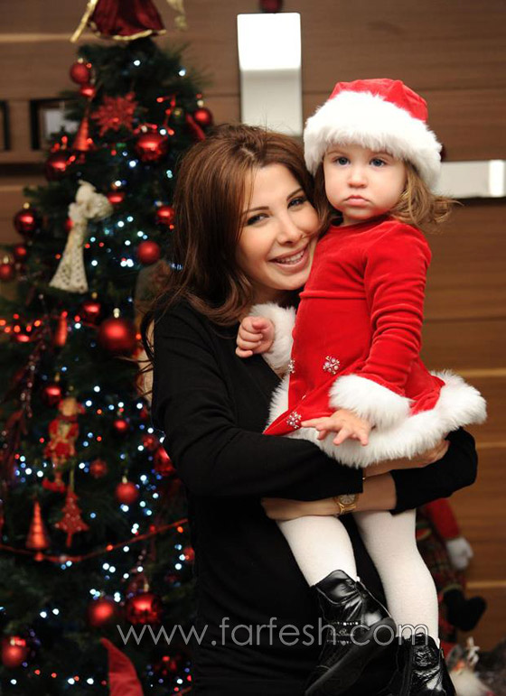 بالصور: اجواء الميلاد تظهر على نانسي عجرم وابنتها  صورة رقم 3