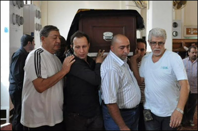 بالصور.. قلة من الفنانين في وداع عمر الحريري!! صورة رقم 19 بالصور.. قلة من الفنانين في وداع عمر الحريري!! صورة رقم 19