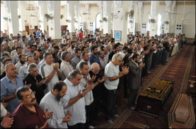 بالصور.. قلة من الفنانين في وداع عمر الحريري!! صورة رقم 21 بالصور.. قلة من الفنانين في وداع عمر الحريري!! صورة رقم 21