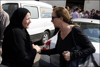 بالصور.. قلة من الفنانين في وداع عمر الحريري!! صورة رقم 23 بالصور.. قلة من الفنانين في وداع عمر الحريري!! صورة رقم 23