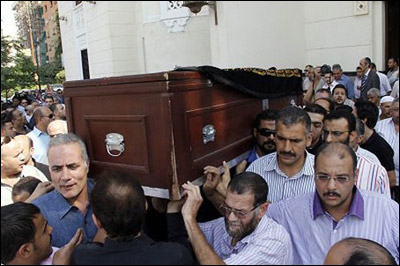 بالصور.. قلة من الفنانين في وداع عمر الحريري!! صورة رقم 25 بالصور.. قلة من الفنانين في وداع عمر الحريري!! صورة رقم 25