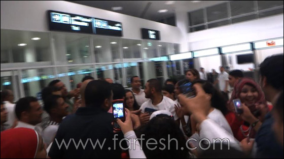 بالصور.. استقبال تاريخي لتامر حسني في قطر!!  صورة رقم 7