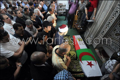 استياء جمهور الراحلة وردة من نقل جثمانها عبر رافعة بمطار القاهرة!  صورة رقم 4