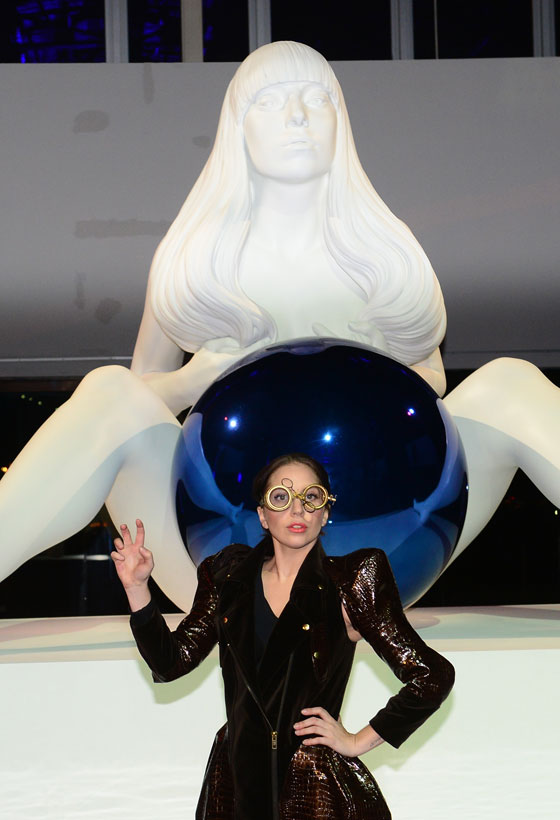 البوم ARTPOP لليدي غاغا يتصدر قائمة مبيعات بيلبورد صورة رقم 24