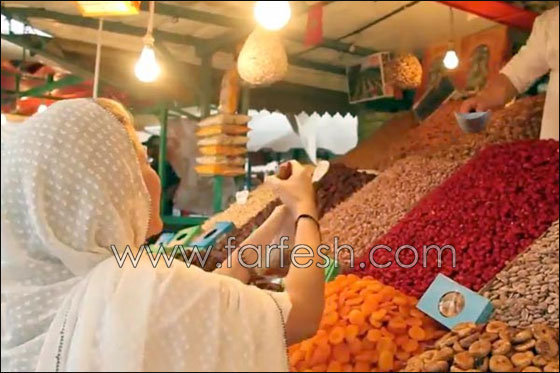 شاكيرا تتسوق في المغرب وهي مرتدية الحجاب وتاكل الشباكية  صورة رقم 5