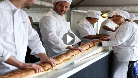 فرنسا تتفوق على إيطاليا وتحقق رقما قياسيا بأطول رغيف خبز في العالم