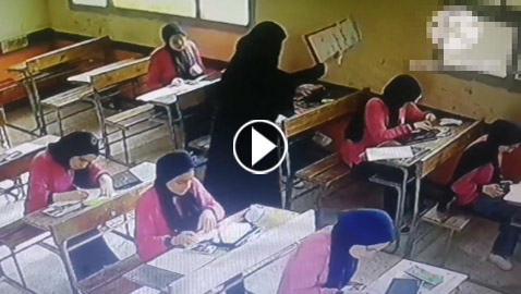 لفتة عفوية طيبة من معلمة مصرية تجاه طالباتها أثناء الامتحان تثير ضجة وتلفت الأنظار!