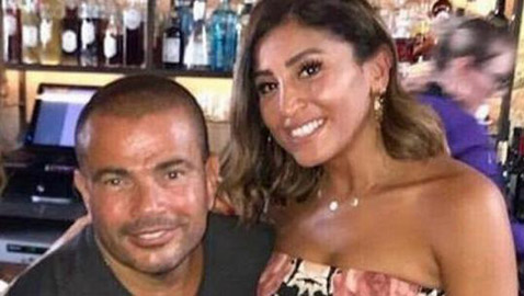دينا الشربيني تنسجم وترقص بحماس على أغاني حبيبها السابق عمرو دياب